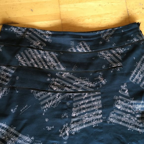 ODILLE midi knee length skirt 4 S Small music score black white manuscript - Picture 4 of 5